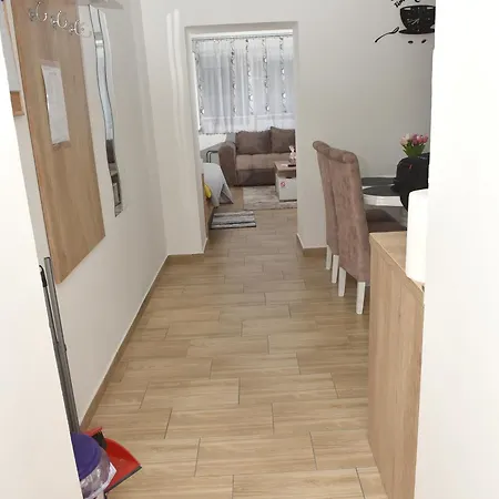 Dora Apartment *