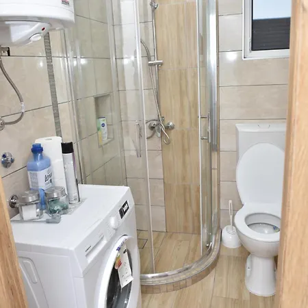 Dora Apartment *