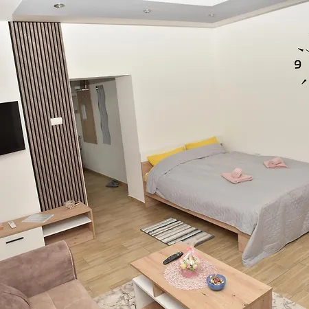 Apartment Dora *