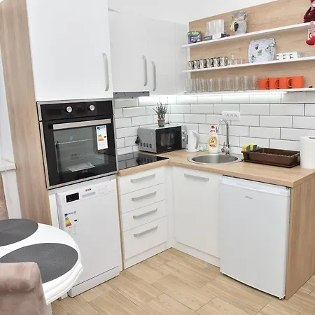 Dora * バーチュカ・トポラ