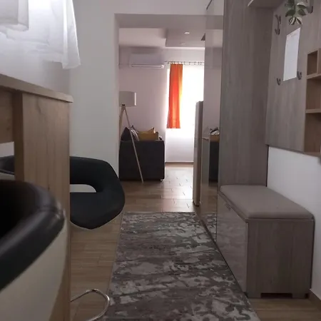Dora Apartment *