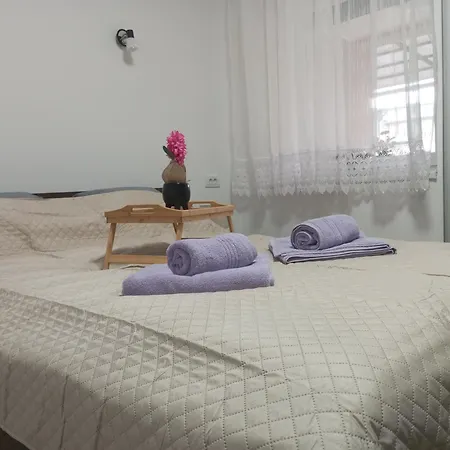 Dora Apartment *